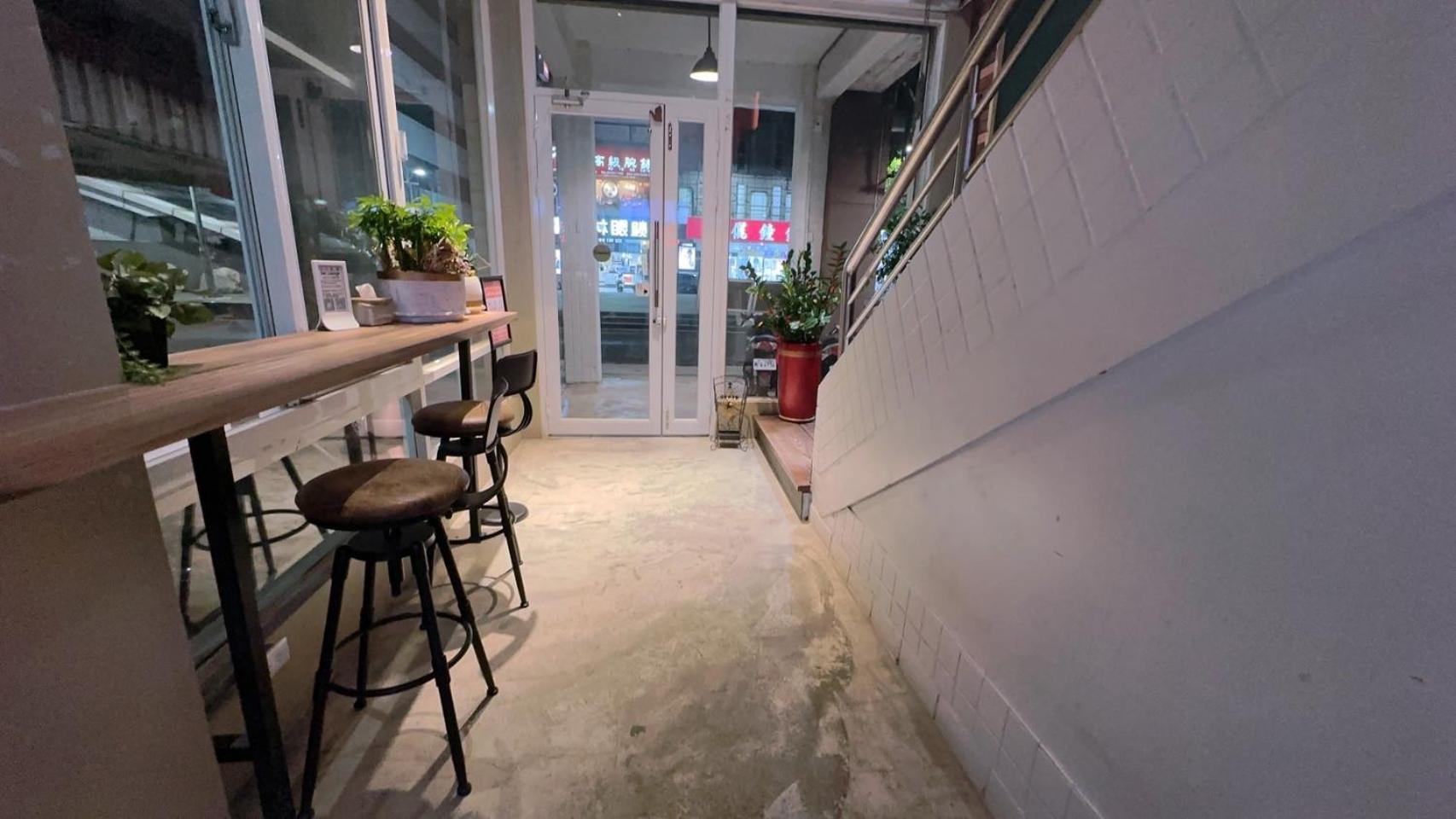 Like Hostel & Bar Lounge Гаосюн Экстерьер фото